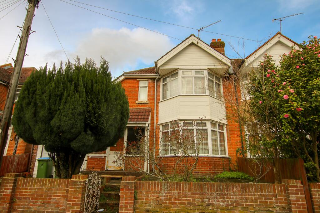 4 bedroom semi-detached house for sale in Norfolk Road, Southampton, SO15