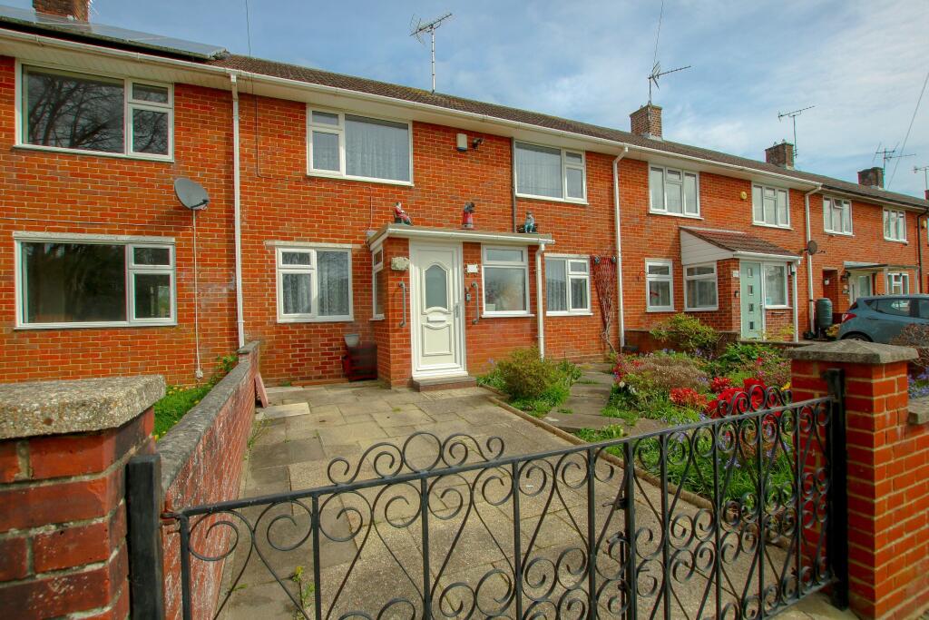3 bedroom terraced house for sale in Porlock Road, Millbrook , Southampton, SO16