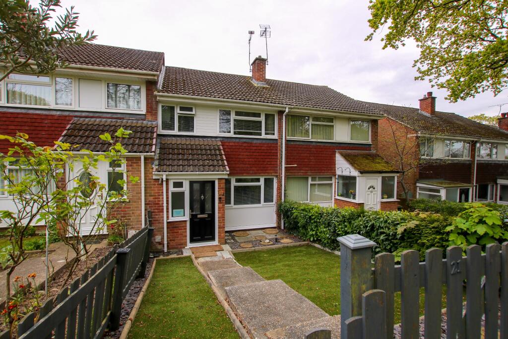 3 bedroom terraced house for sale in Petworth Gardens, Lordswood