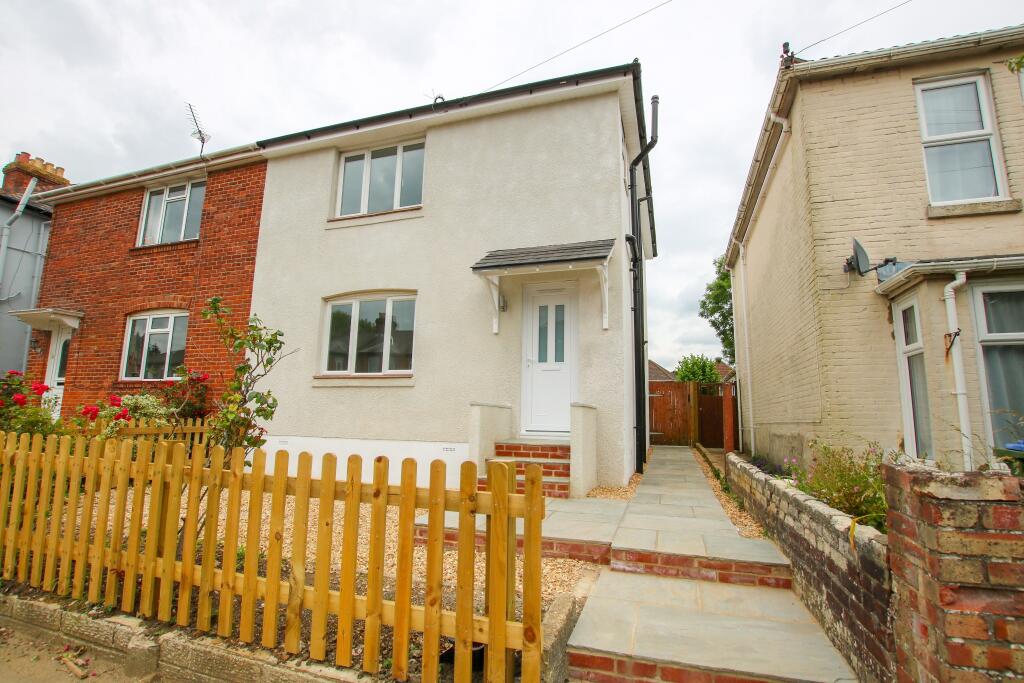 3 bedroom semidetached house for sale in Harefield Road, Southampton, SO17