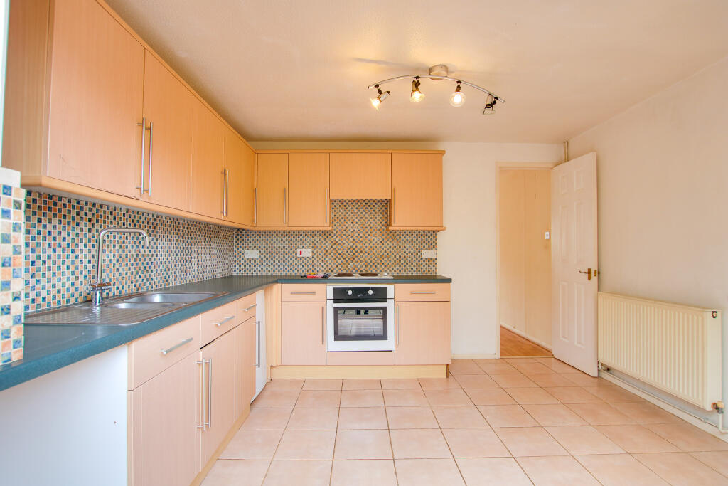 2 bedroom terraced house for sale in West End! No Chain! Two Bedroom Terrace House With Garage!, SO18
