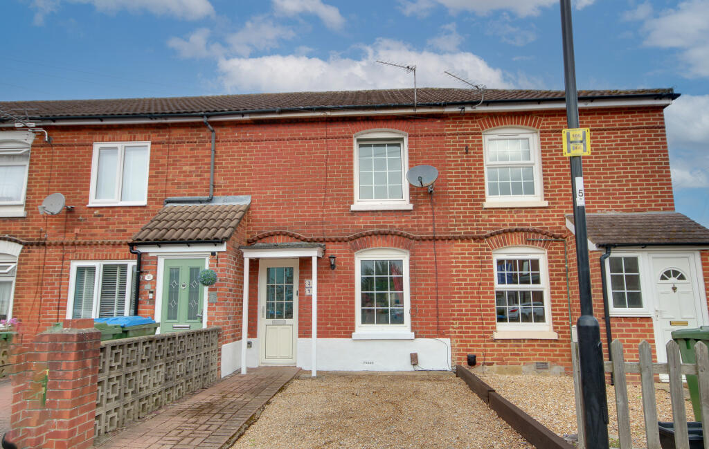 Main image of property: SHOLING! NO FORWARD CHAIN! IMPRESSIVE GARDEN!