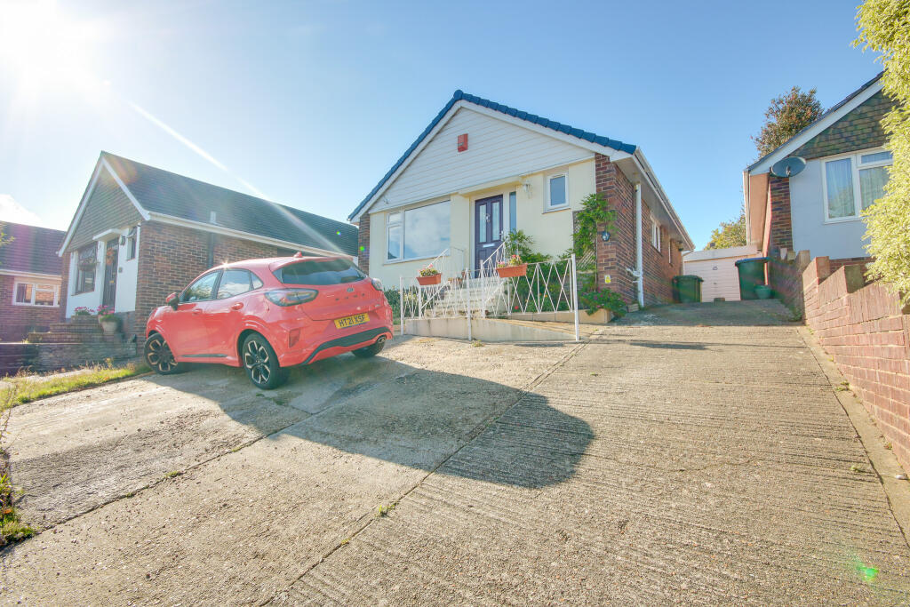 Main image of property: SHOLING! POPULAR LOCATION! BEAUTIFULLY MAINTAINED THROUGHOUT!