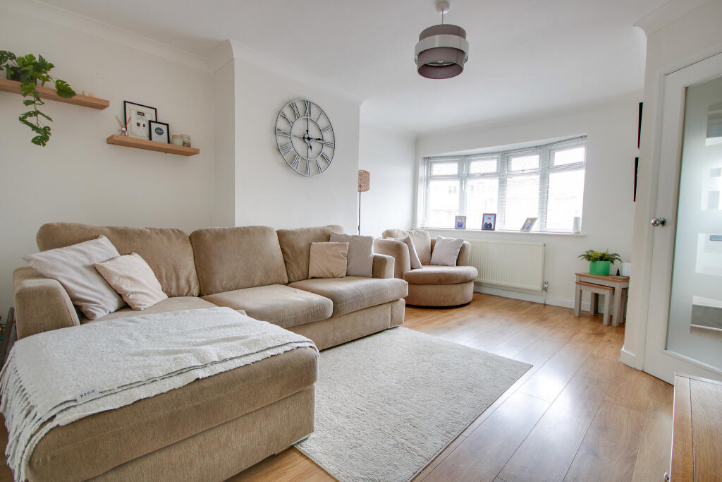 Main image of property: GUIDE PRICE £275,000-£290,000! WEST END PARK! POPULAR RESIDENTIAL LOCATION! BEAUTIFULLY MAINTAINED!