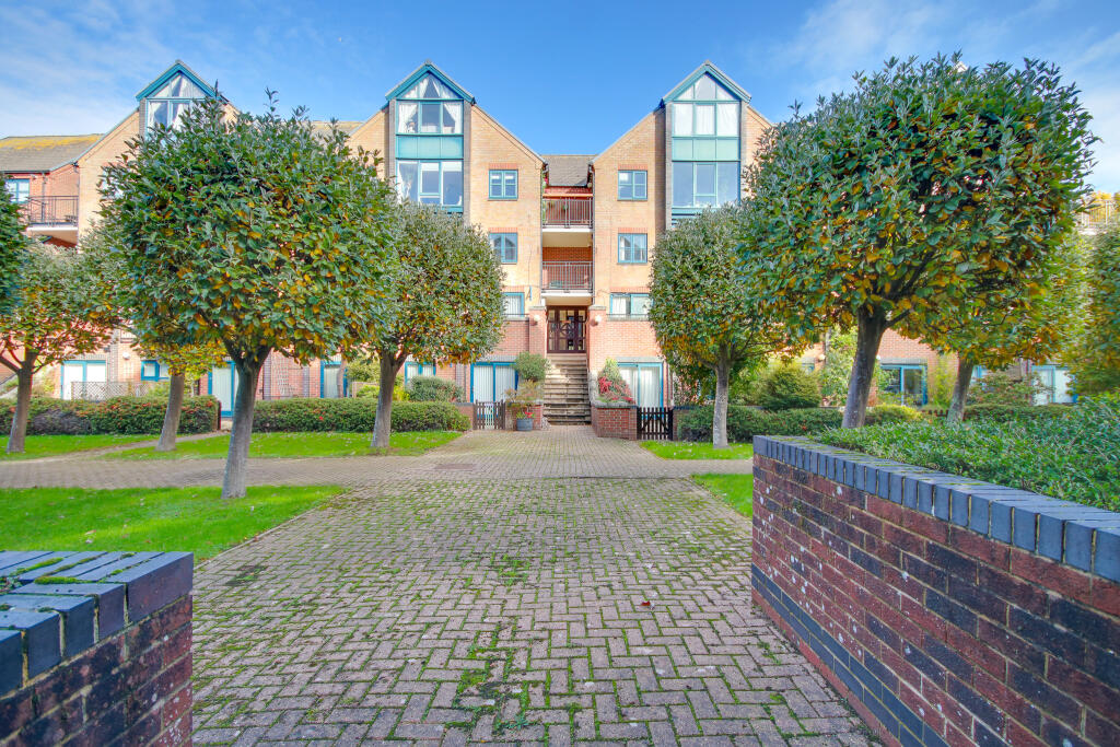 Main image of property: NO CHAIN! BITTERNE PARK LOCATION! TWO BEDROOM APARTMENT!