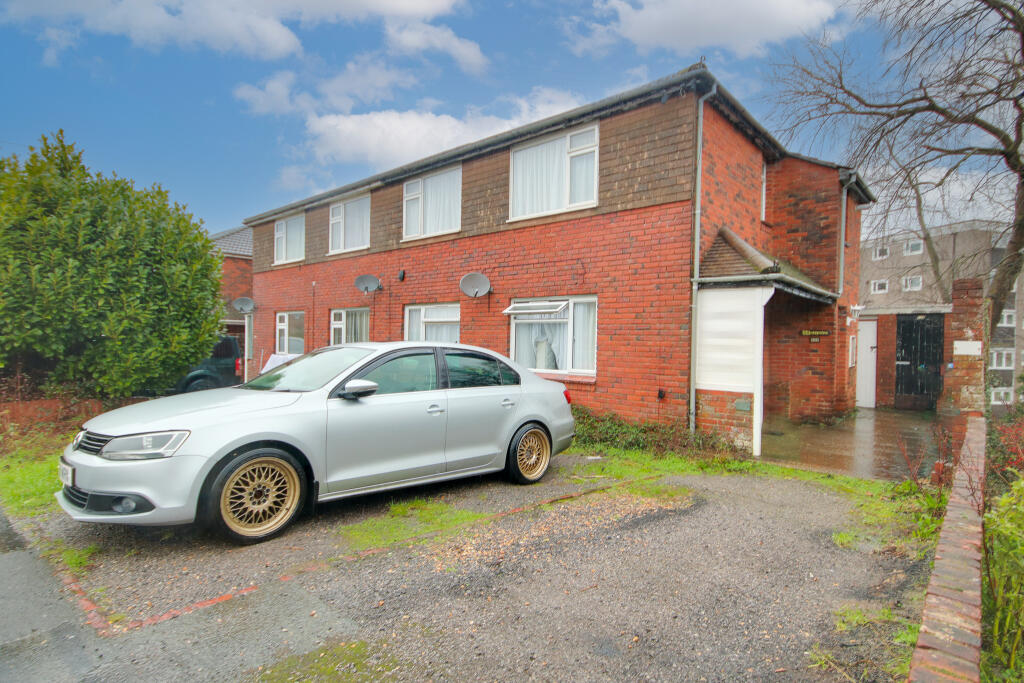 Main image of property: MIDANBURY! TANDEM GARAGE! PARKING! PRIVATE GARDEN!