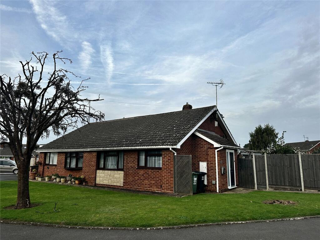 3 bedroom semidetached house for sale in Anbrook Crescent, Hucclecote