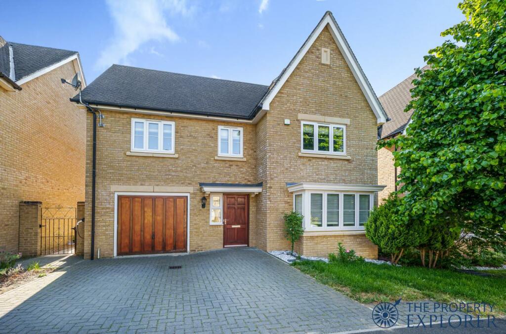 6 bedroom detached house for sale in Avington Way, Sherfield Park, RG27