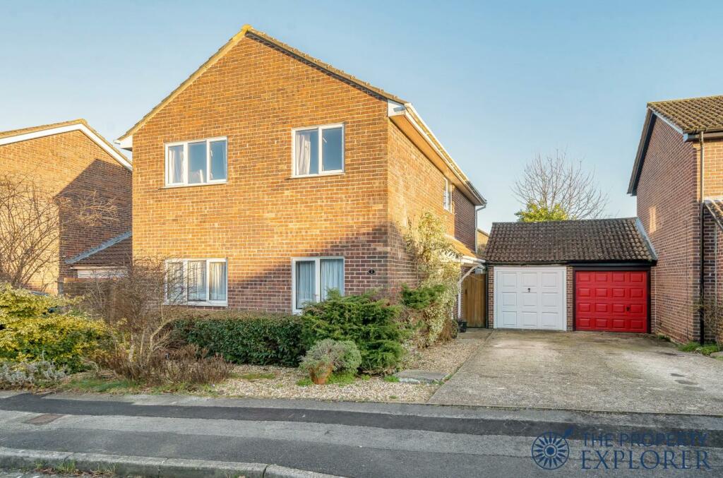 4 bedroom detached house for sale in Augustus Drive, Roman Park, RG23