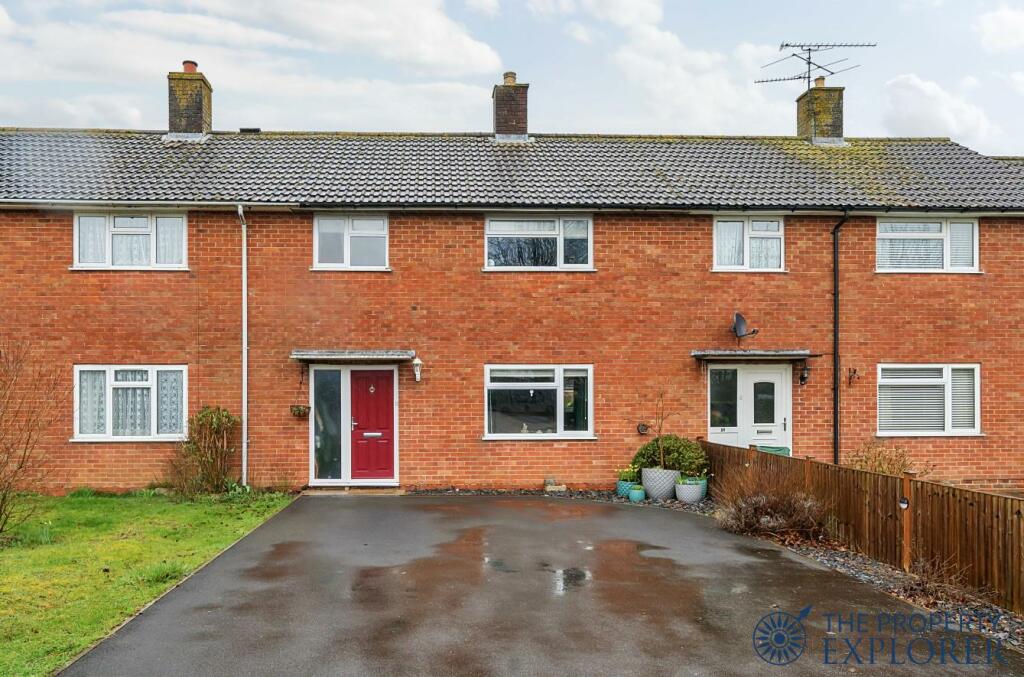 3 bedroom terraced house for sale in Portsmouth Crescent, South Ham, RG22