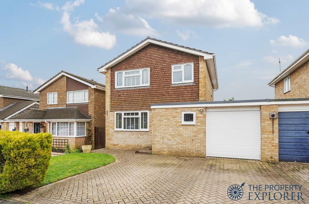 3 bedroom detached house for sale in Lavender Road, Kempshott, RG22