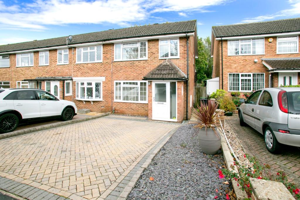 3 bedroom end of terrace house for sale in Porter Road, Brighton Hill