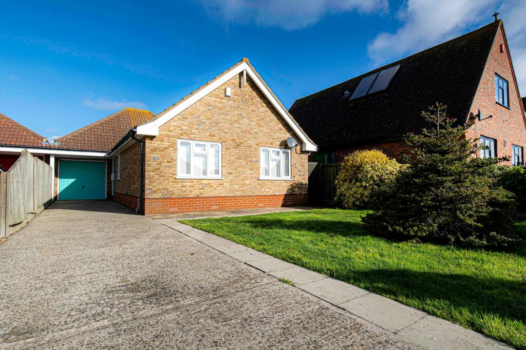 3 bedroom semidetached bungalow for sale in Foxdene Road, Seasalter, CT5