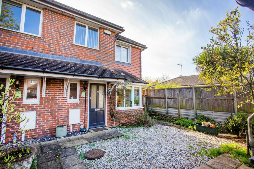 3 bedroom semidetached house for sale in Quinneys Place, Whitstable, CT5