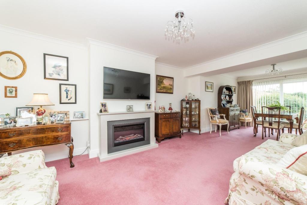 2 bedroom bungalow for sale in Shearwater Avenue, Whitstable, CT5