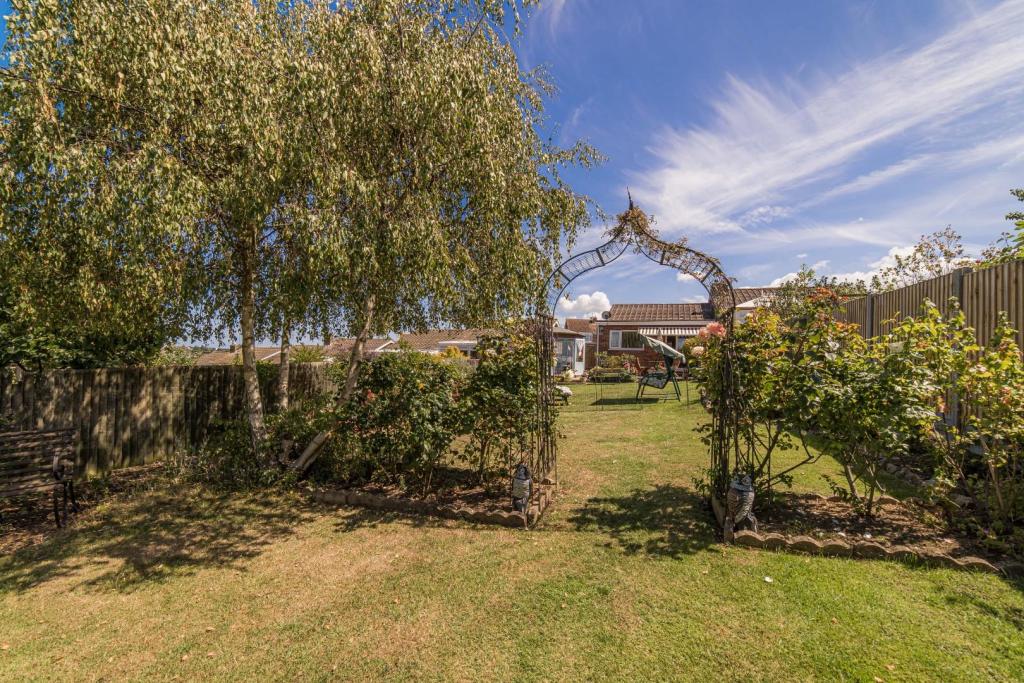 2 bedroom bungalow for sale in Shearwater Avenue, Whitstable, CT5