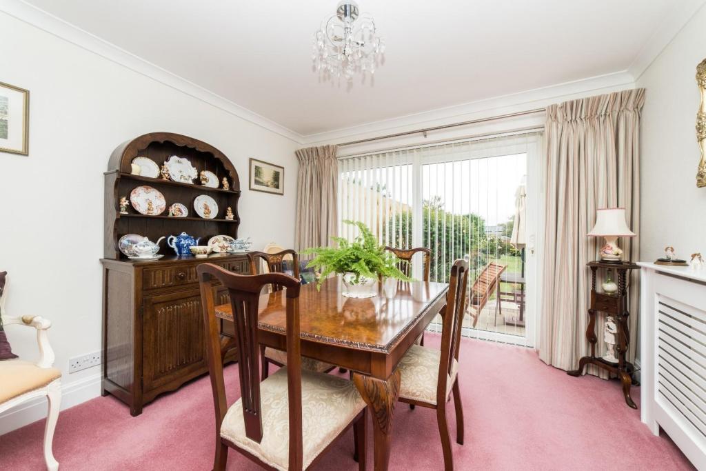 2 bedroom bungalow for sale in Shearwater Avenue, Whitstable, CT5