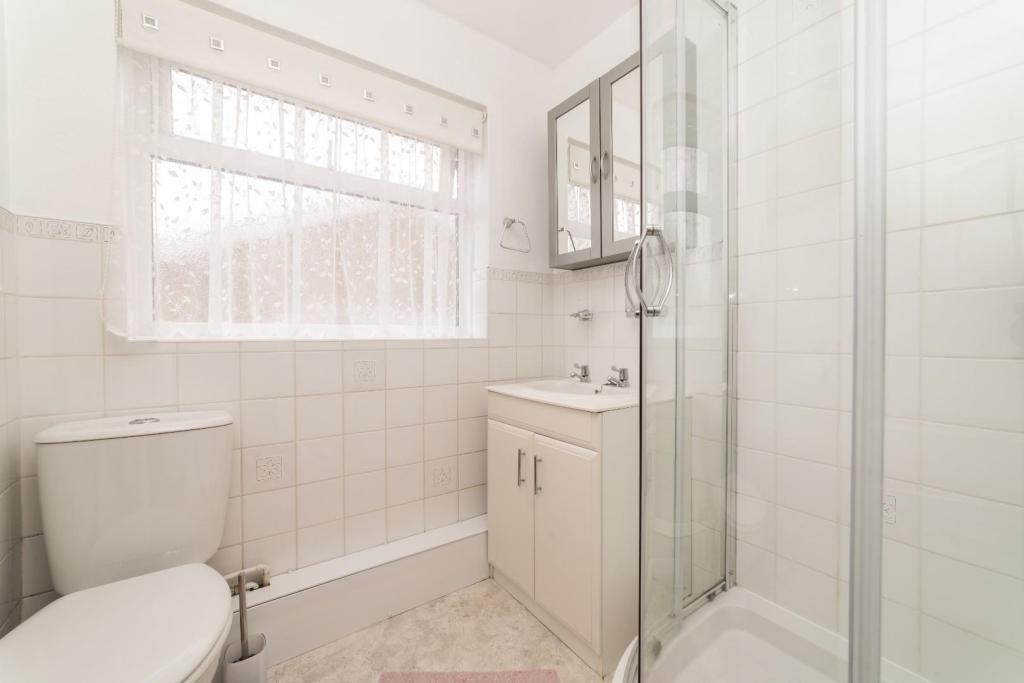 2 bedroom bungalow for sale in Shearwater Avenue, Whitstable, CT5