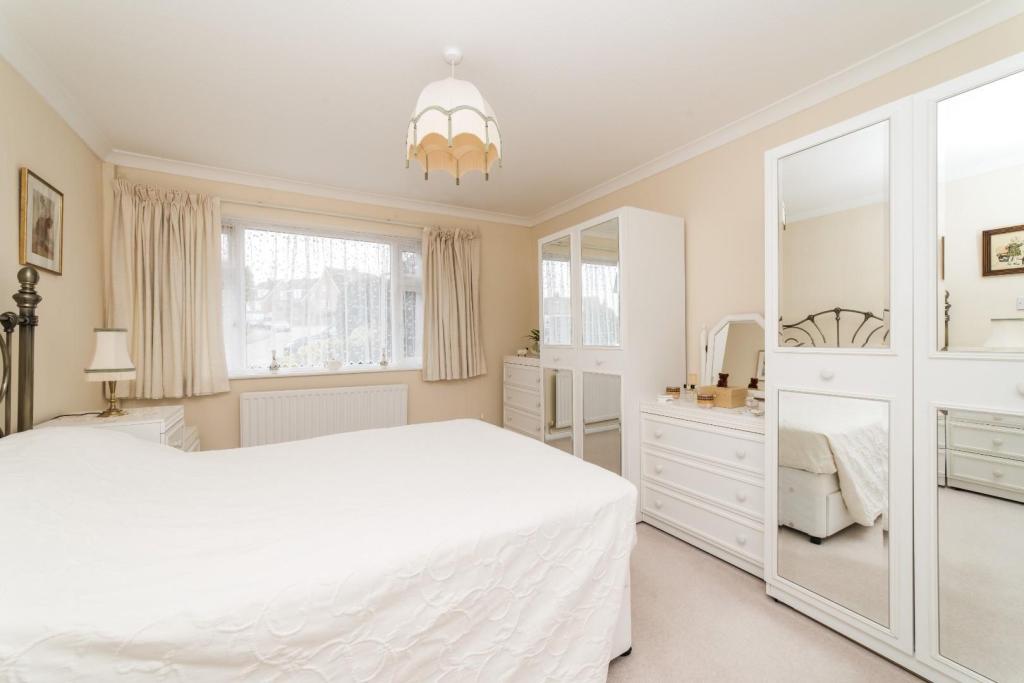 2 bedroom bungalow for sale in Shearwater Avenue, Whitstable, CT5