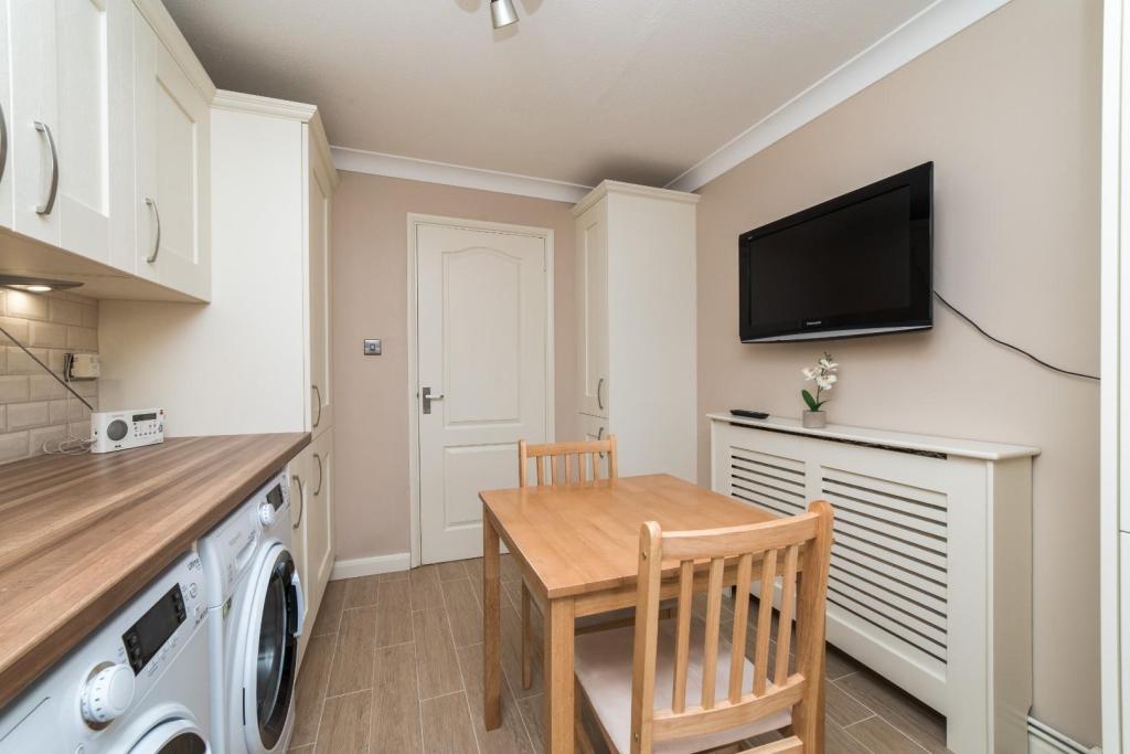2 bedroom bungalow for sale in Shearwater Avenue, Whitstable, CT5
