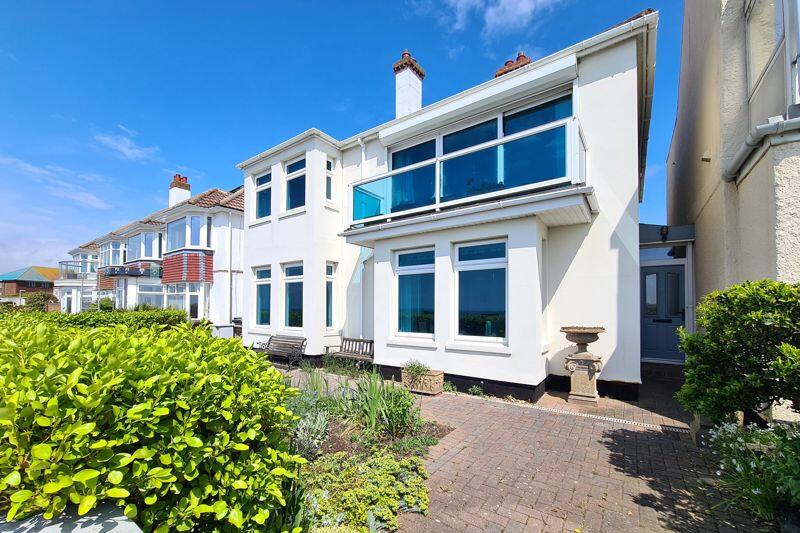 5 bedroom link detached house for sale in Marine Parade West, LeeOn
