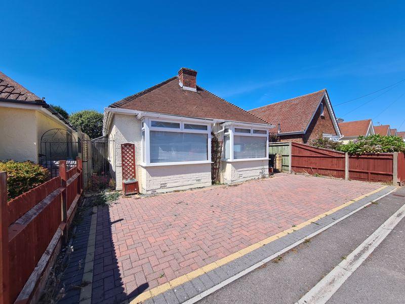 3 bedroom detached bungalow for sale in Wootton Road, LeeontheSolent