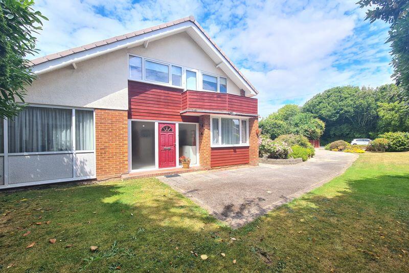 4 bedroom detached house for sale in Eastcliff Close, LeeOnTheSolent