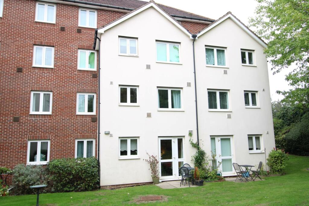 1 bedroom flat for sale in Potters Court, Potters Bar, EN6