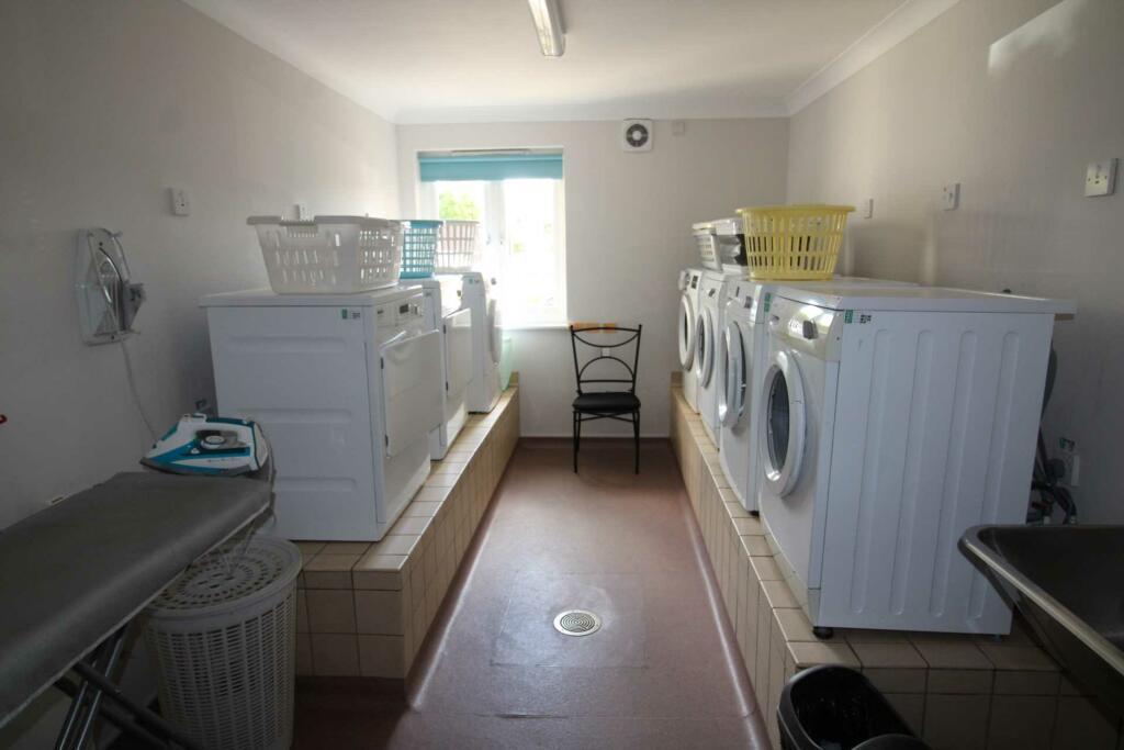 1 bedroom apartment for sale in Potters Court, Potters Bar, EN6