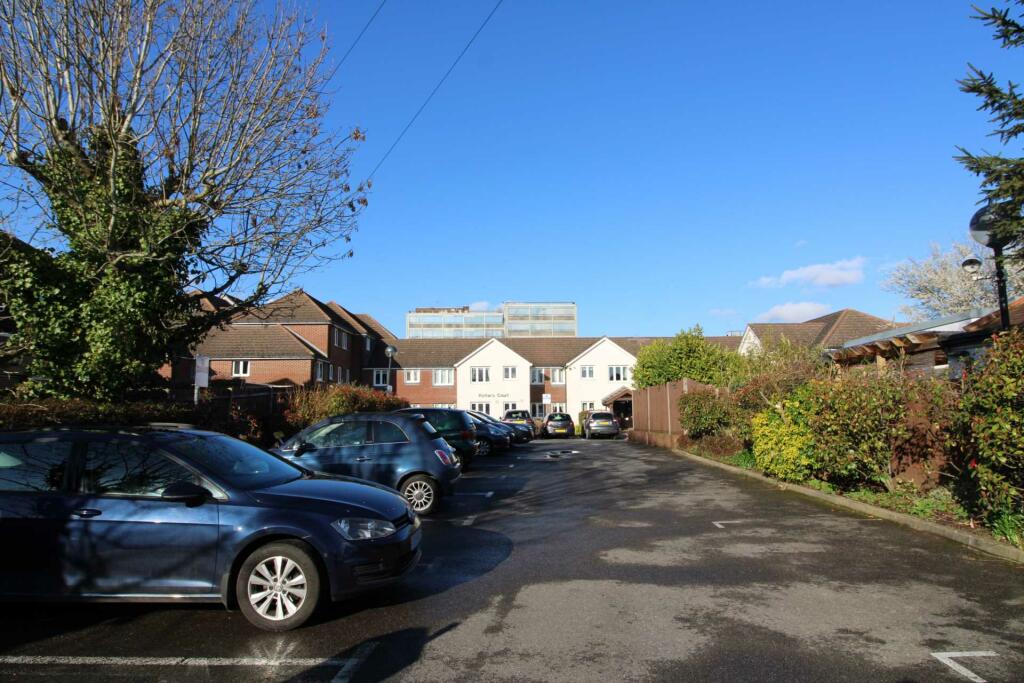 1 bedroom apartment for sale in Potters Court, Potters Bar, EN6