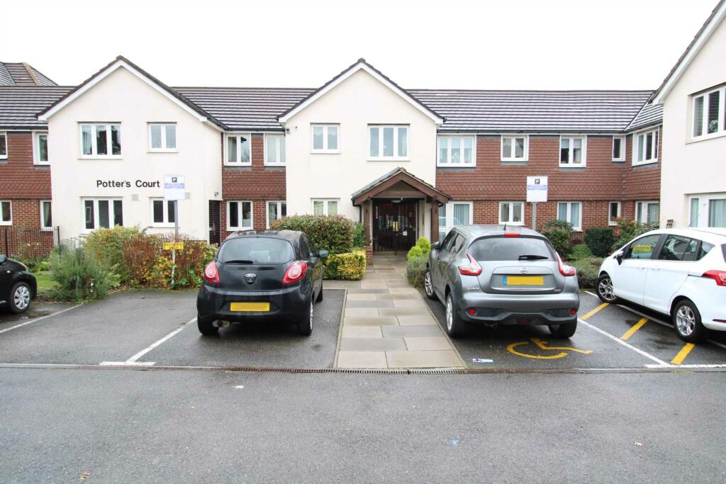 1 bedroom apartment for sale in Potters Court, Potters Bar, EN6