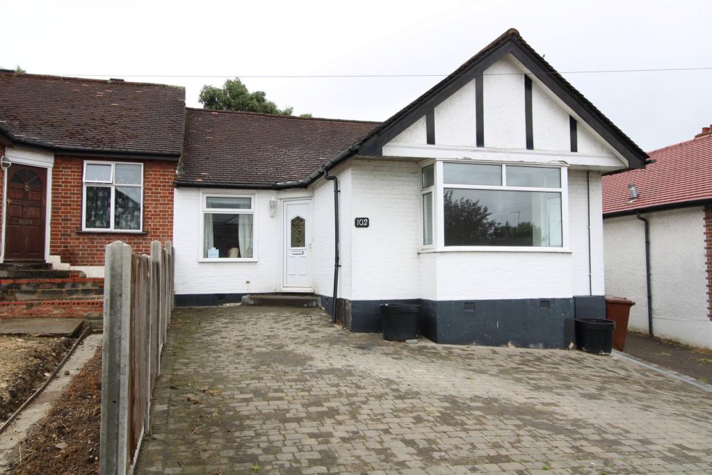 4 bedroom semidetached house for rent in Park Avenue, Potters Bar, EN6