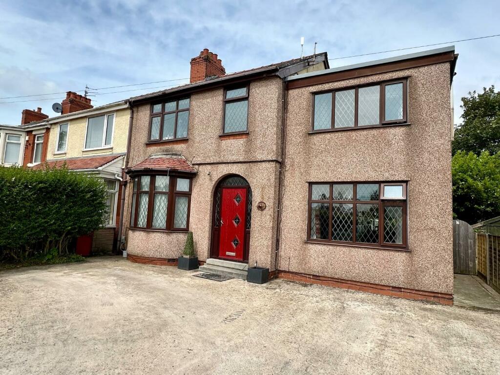 4 bedroom end of terrace house for sale in Hawes Side Lane, Blackpool, FY4