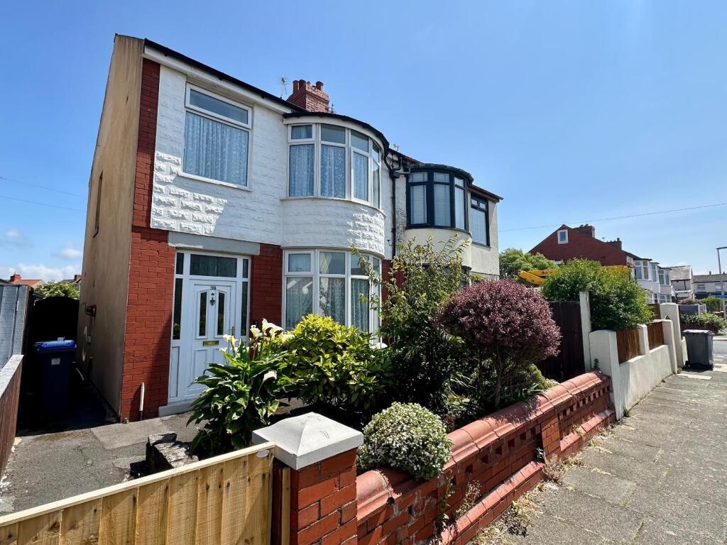 3 bedroom semi-detached house