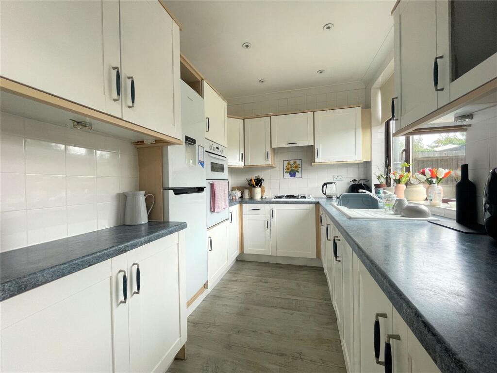 5 bedroom semidetached house for sale in Falconwood Avenue, South Welling, Kent, DA16