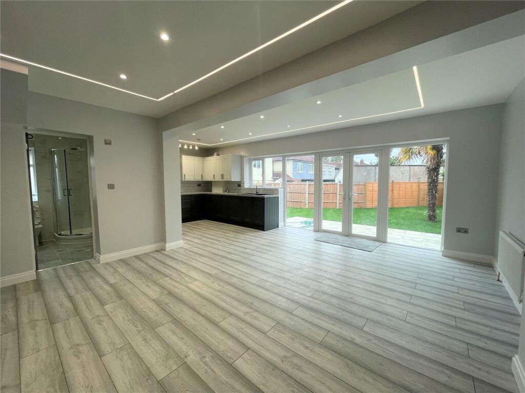 5 bedroom semidetached house for sale in Clinton Avenue, South Welling