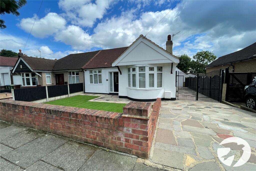 2 bedroom bungalow for sale in Hook Lane, South Welling, Kent, DA16