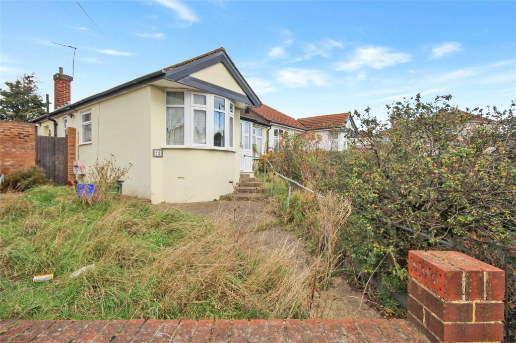 2 bedroom bungalow for sale in Sutherland Avenue, South Welling, Kent, DA16