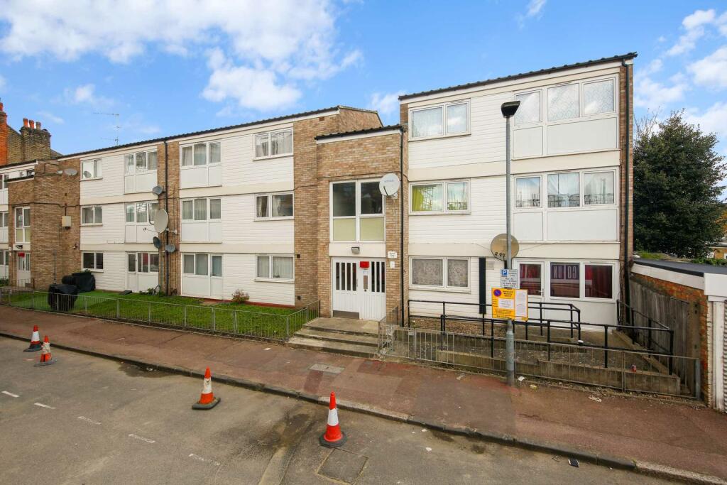 3 bedroom flat for sale in Bramall Close, Stratford, E15 1RR, E15