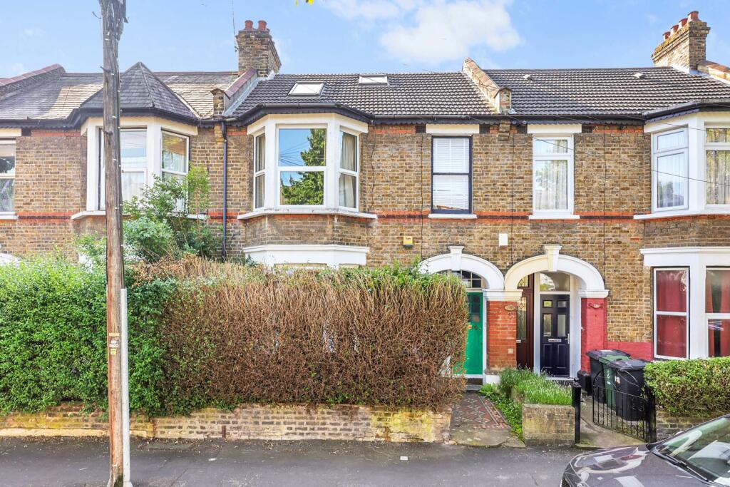2 bedroom flat for sale in Huxley Road, Leyton,E10