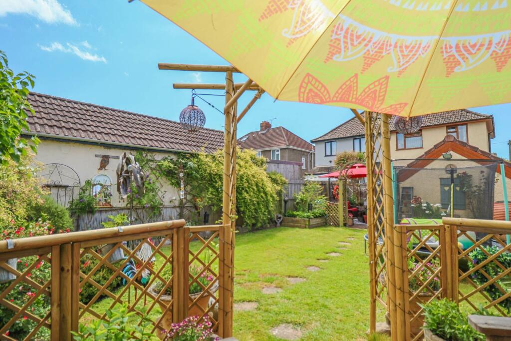 3 bedroom semidetached house for sale in Earlham Grove Show Stopper