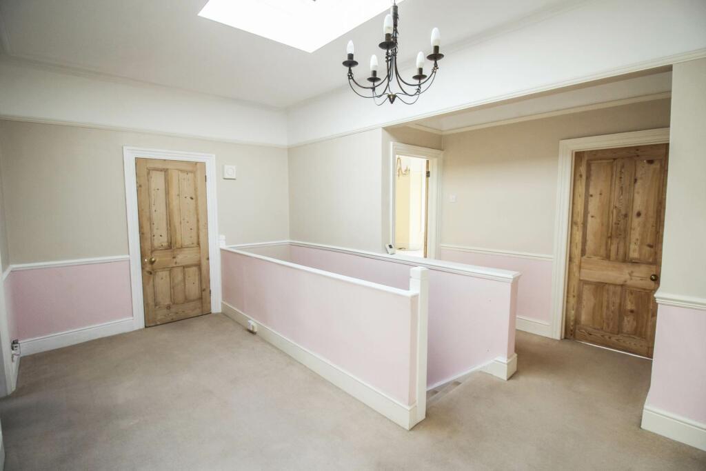 Additional property image - Southward - Stunning First Floor Edwardian Flat