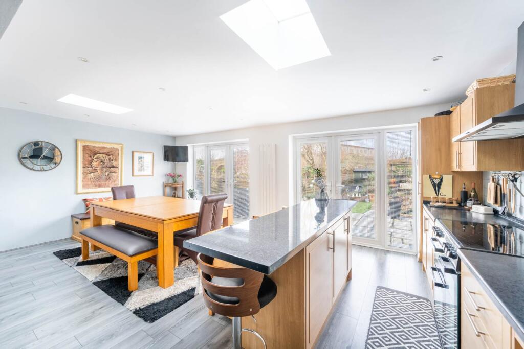 Additional property image - Vale Crescent, St Georges