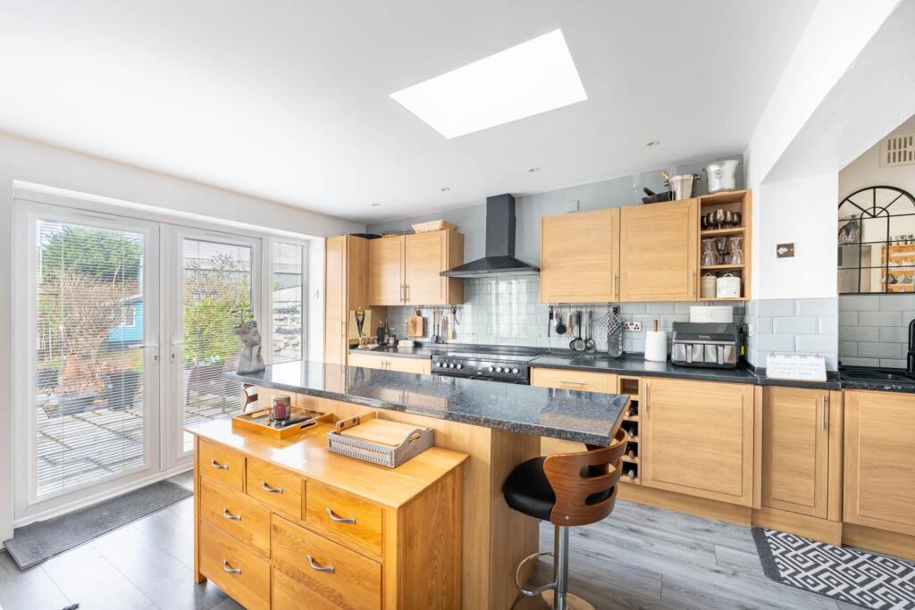 Additional property image - Vale Crescent, St Georges