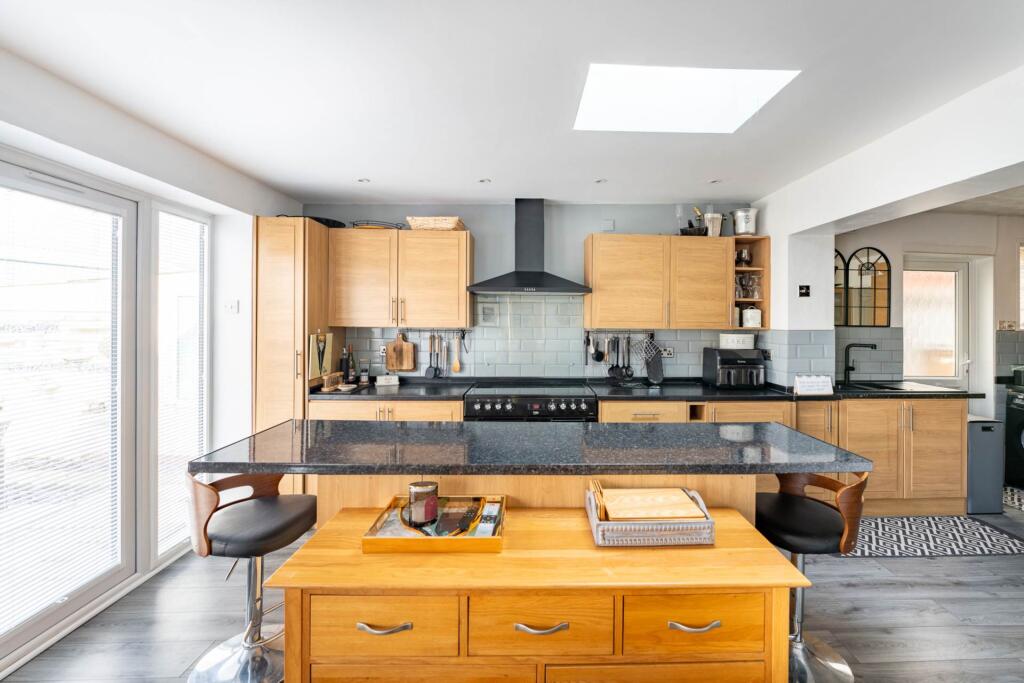 Additional property image - Vale Crescent, St Georges