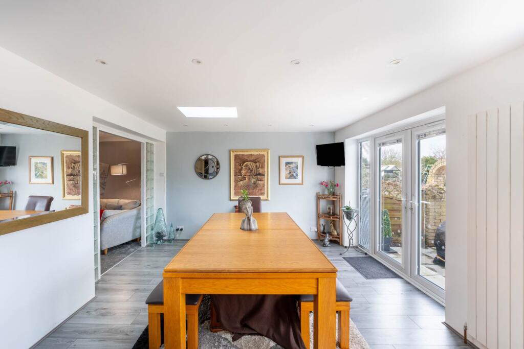 Additional property image - Vale Crescent, St Georges