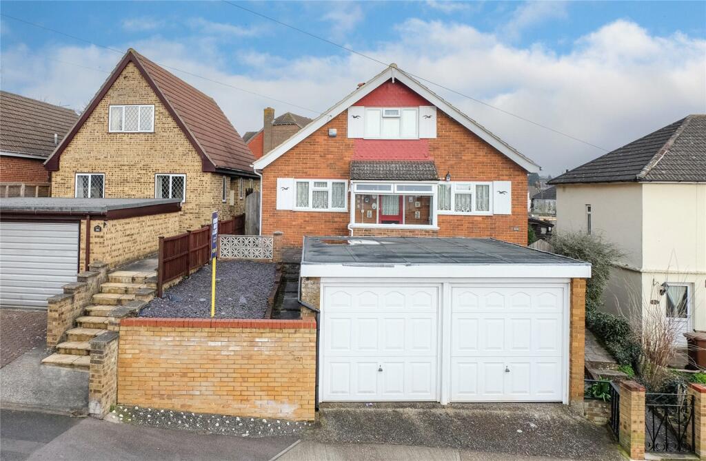 4 bedroom detached house for sale in Brompton Lane, Strood, Kent, ME2