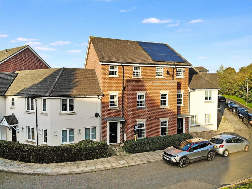 4 bedroom terraced house for sale in Oswald Drive, Rochester, Kent, ME2