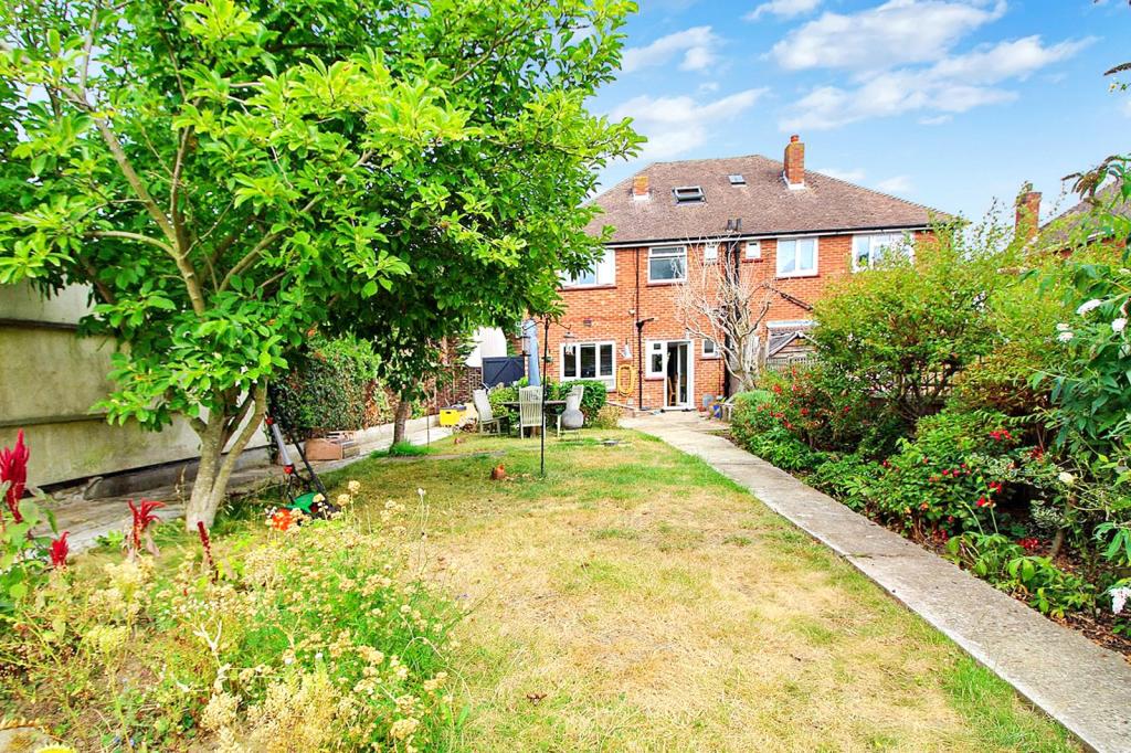 3 bedroom semi-detached house for sale in Lee Road, Snodland, Kent, ME6