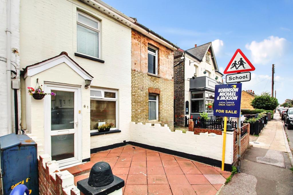3 bedroom terraced house for sale in Wainscott Road, Wainscott, Kent, ME2